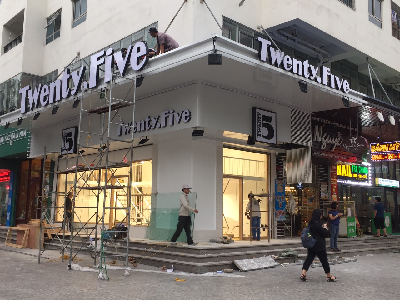 Thi công - Làm biển hiệu cửa hàng - biển hiệu led tại Hà Nội