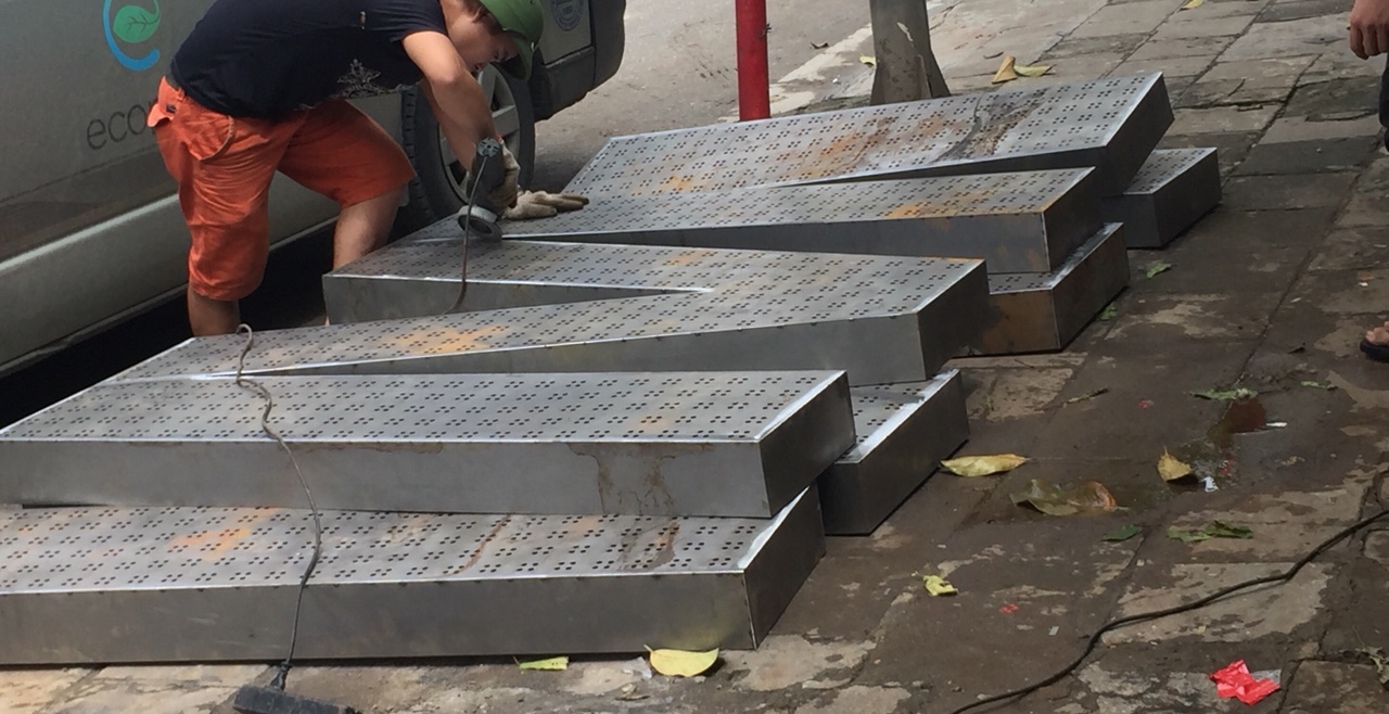 Làm Bộ chữ quảng cáo tòa nhà bằng tôn sơn tĩnh điện