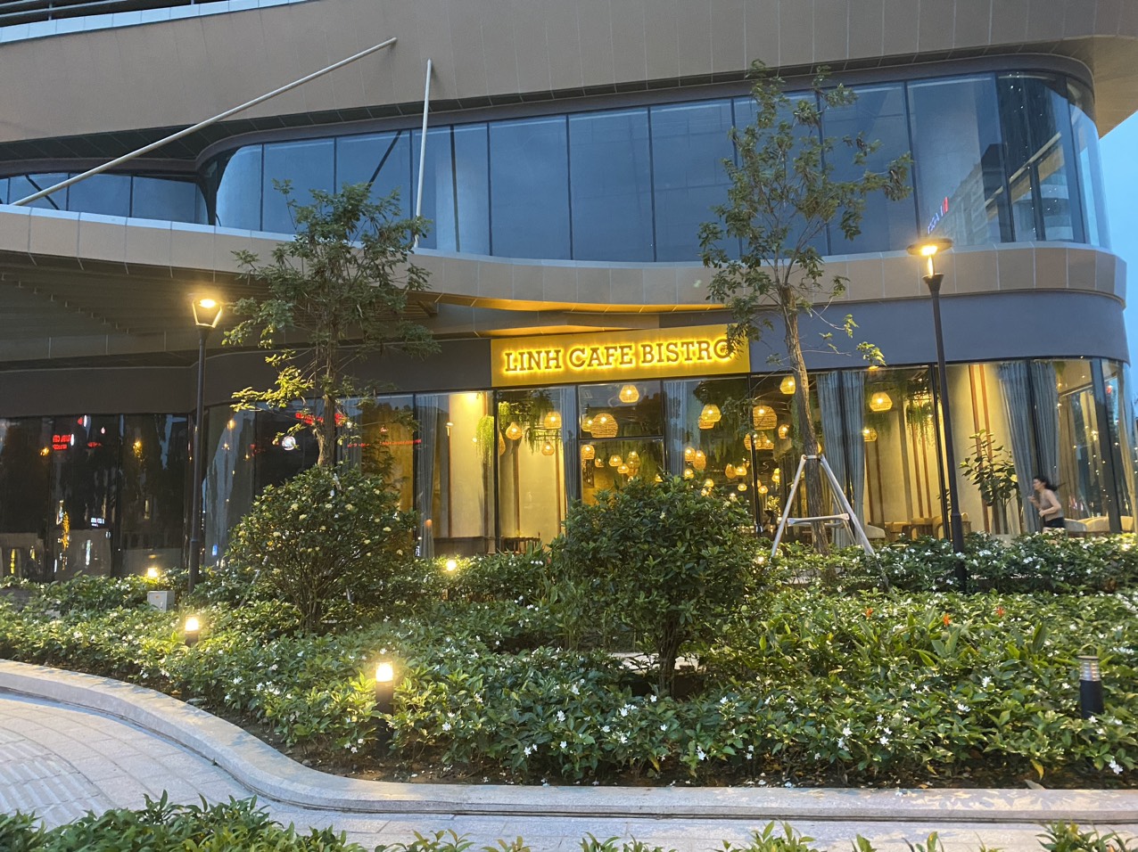 Làm biển hiệu quán cà phê khu vực Nguyễn Văn Huyên, Hoàng Quốc Việt, Tô Hiệu