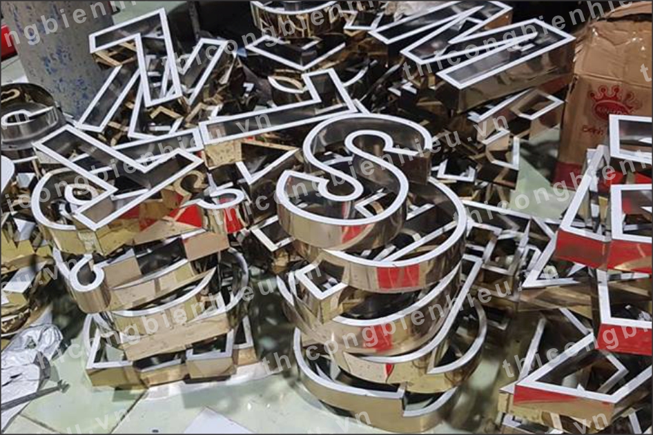 Bộ chữ bằng inox làm bộ chữ tòa nhà