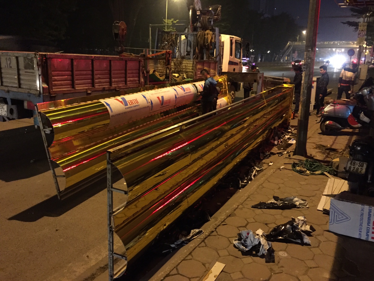 bộ chữ và logo bằng alumi tại phố Tây Sơn Hà Nội